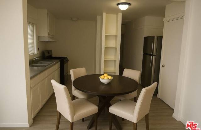 Photo of 3962 S Hobart Blvd