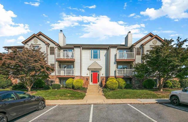 Well maintained condo in established Frederick neighborhood available mid April!