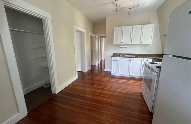 26 Ayrault Street unit: 3