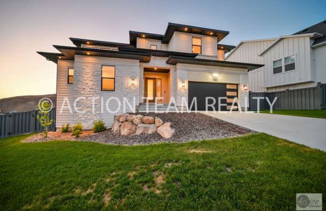 1722 Oakridge Drive