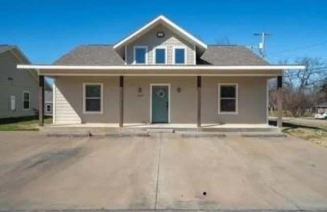 Photo of 703 Maple Street