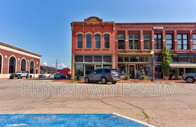 124 W Oklahoma Avenue