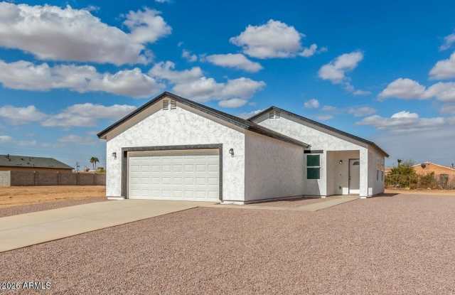 8335 W PINEVETA Drive