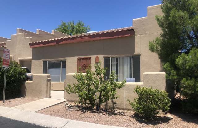 1626 East Parada Del Sol