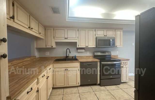 1532 N Carolwood Blvd