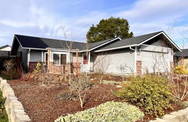 3Bed 2Bath Single Level Avail. April 7th Move-In