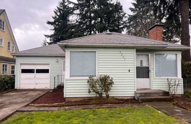 APPLICATION PENDING - Charming Two Bedroom House near Downtown Vancouver - 3204 F Street, Vancouver, WA 98663