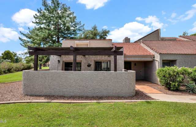 7417 N Via Camello Del Norte --