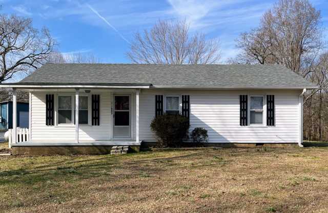 NICE CLEAN COUNTRY HOME, 3 BDRM 1.5 BA