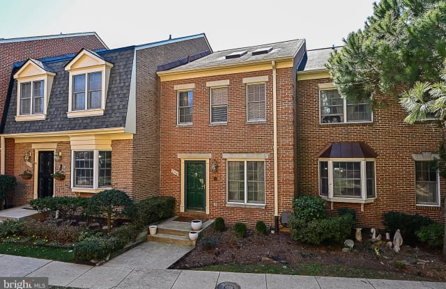 258 GRETNA GREEN COURT - 258 Gretna Green Court, Alexandria, VA 22304