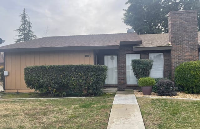 4041 W La Vida Ct - 4041 West La Vida Court, Visalia, CA 93277