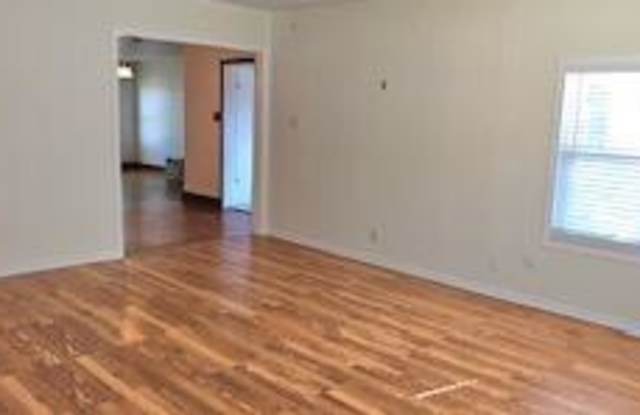 1044 Mc Clendon Street