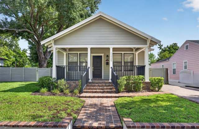 1225 E AMELIA Street
