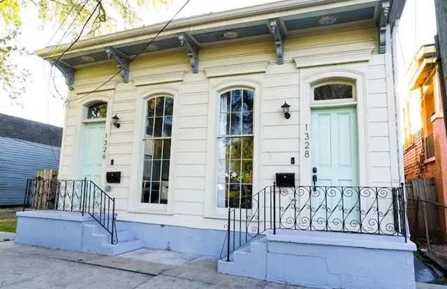 1328 ELYSIAN FIELDS Avenue