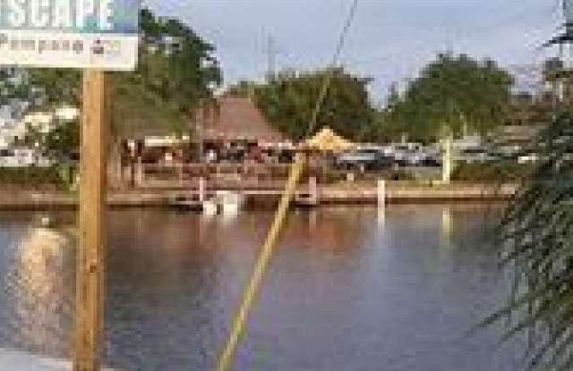 1420 SE 4th Avenue SE unit: 4