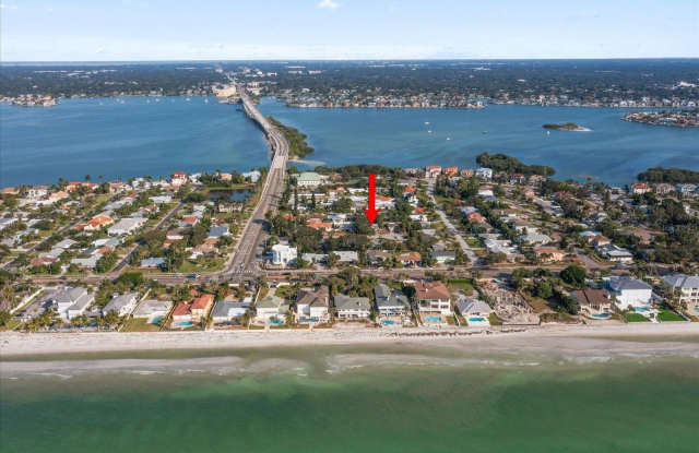 Photo of 941 PALM DRIVE