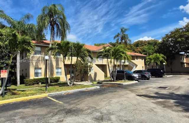 10905 Royal Palm Blvd