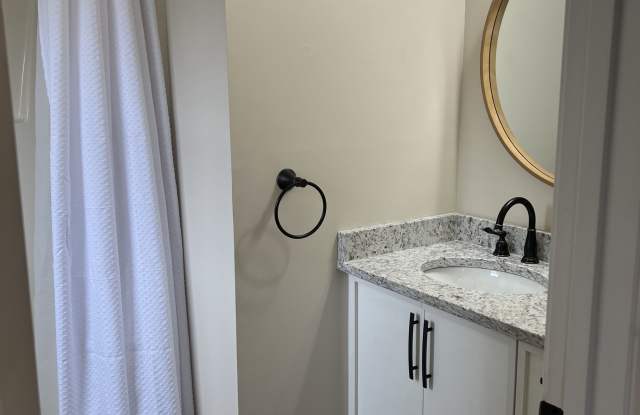 809 Edgemont N St Ne