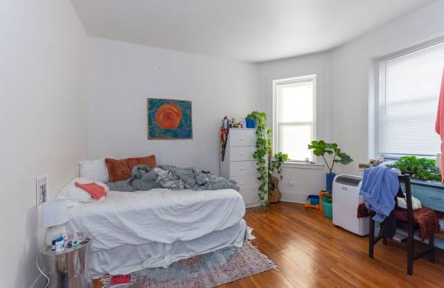 Stunning 4-Bedroom Allston Apartment – Modern Upgrades  Prime Location