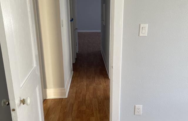 801 North Ridgewood Place