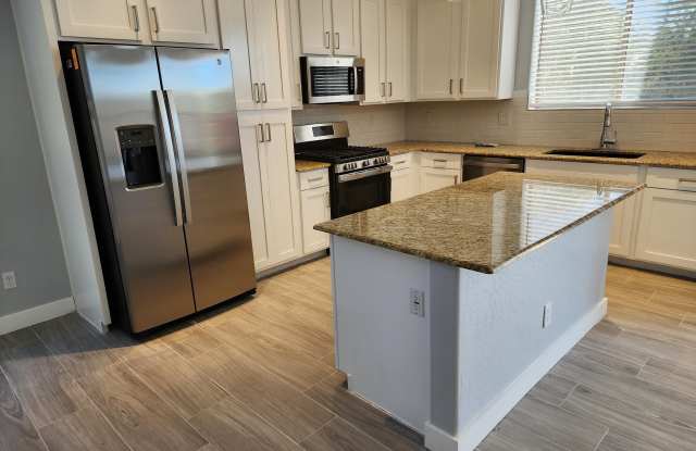 42225 W LUNAR Street