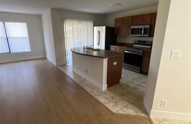 5038 NW Coventry Cir