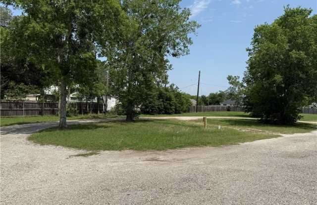 1805 West Highway 21