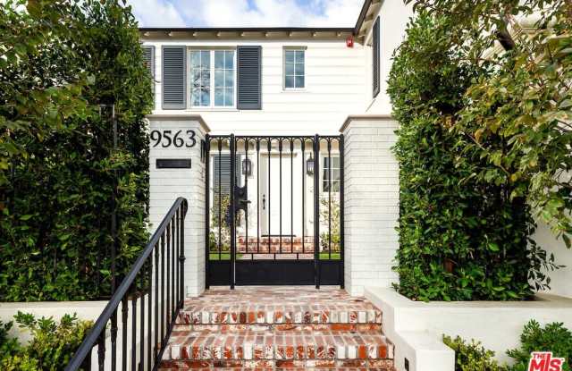 9563 Charleville Blvd