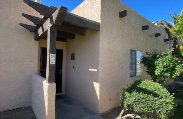 Cute 2 bedroom 2 bath Condo for RENT in Four Palms Condominium Complex
