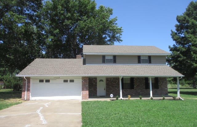 19329 E 43rd St S - 19329 East 43rd Street South, Broken Arrow, OK 74014