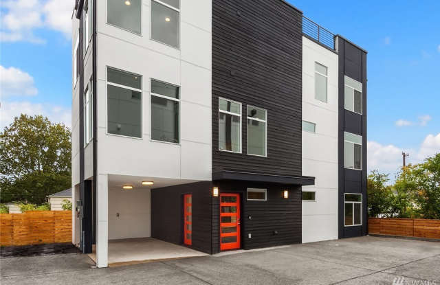 Photo of 820 25th Ave S