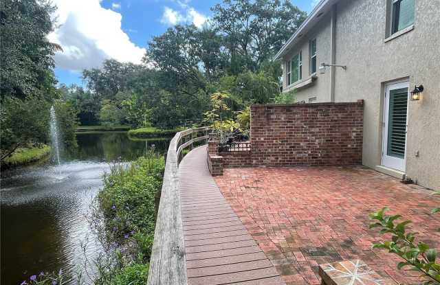 2927 W GANDY BOULEVARD