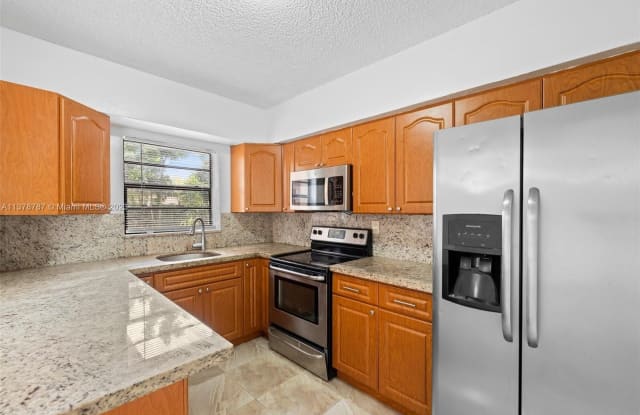 560 NE 157th Ter - 560 Northeast 157th Terrace, Golden Glades, FL 33162