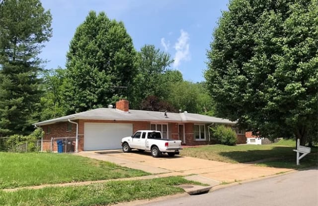 915 Nearbrook Avenue - 915 Nearbrook Avenue, Ferguson, MO 63135