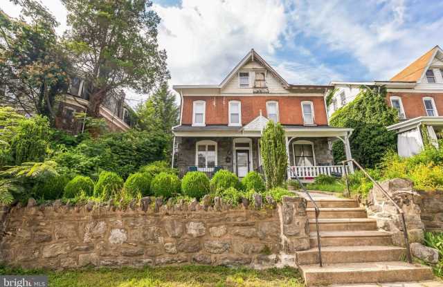 Photo of 117 ROCHELLE Avenue