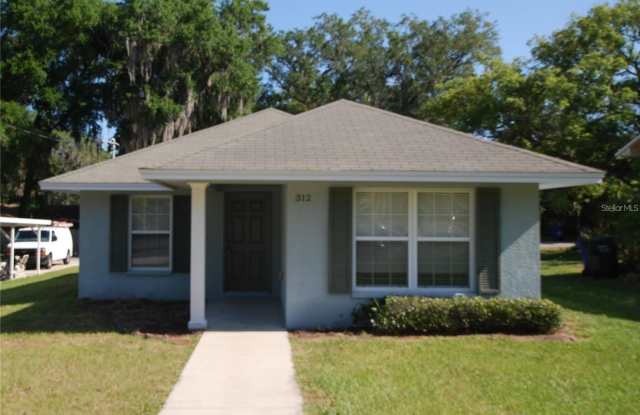 312 E HIBISCUS DRIVE