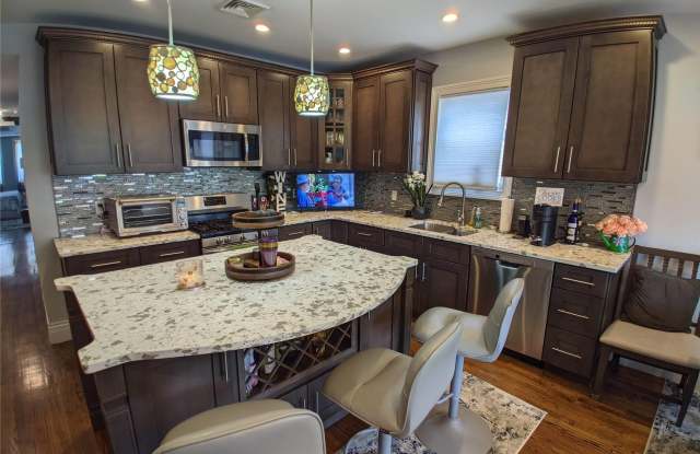 535 E Walnut st unit: Main