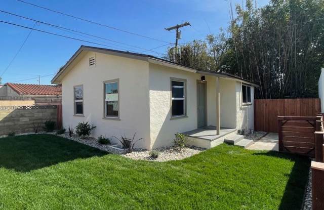 2 Bedroom 1 Bath property for rent in Midtown Ventura - 2020 Ocean Avenue, Ventura, CA 93001