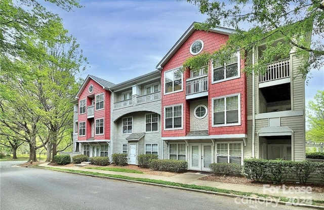 Photo of 1140 W 1st Street