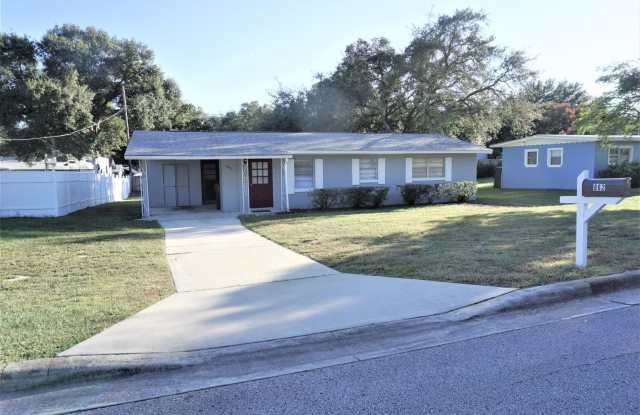 Photo of Modest Oldie but Goodie Clermont 3/2 Home