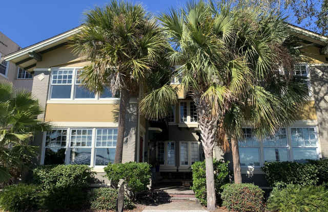 2119 RIVER Boulevard