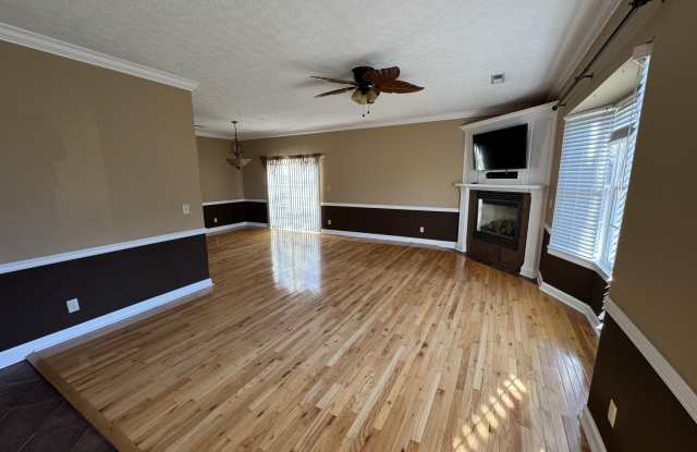 1127 Brentwood Way