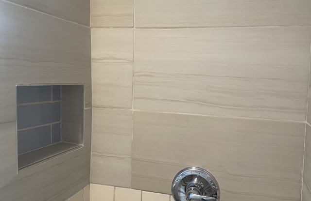 114 North Helme Place