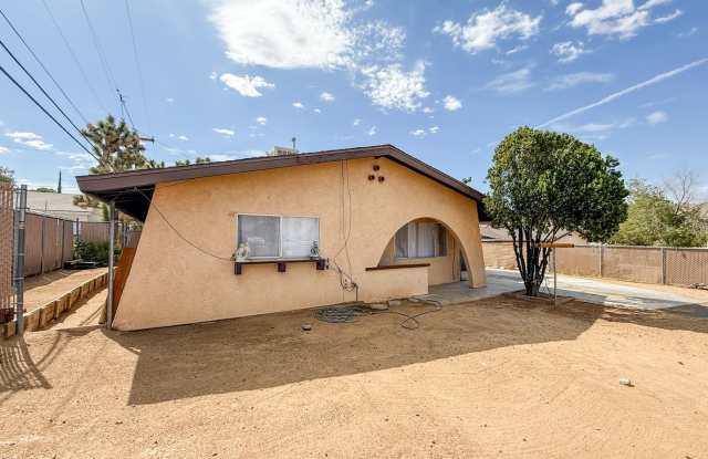 2 Bedroom Yucca Valley Home
