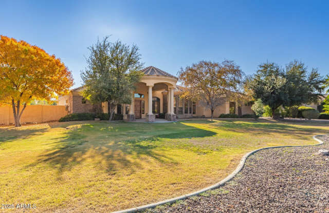 Photo of 16433 W HILTON Avenue