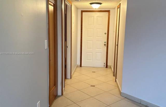 15489 N Miami Lakeway  N