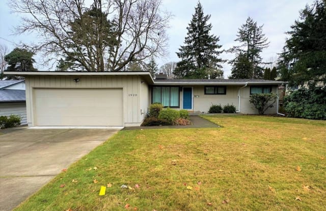 1920 SW Huntington Ave - 1920 Southwest Huntington Avenue, Cedar Hills, OR 97225