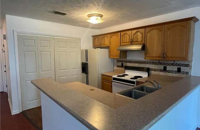 1022-2 Woodcreek dr.