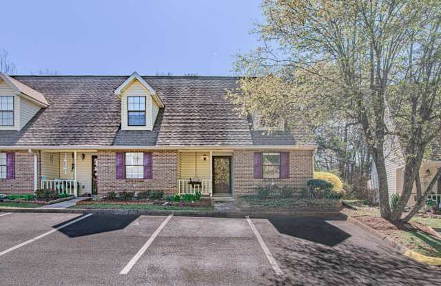 Knoxville 37938 - 2 bedroom, 2 bath home - Contact Jean Chung (865) 386-1022