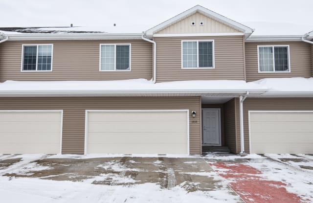 1533 10th Avenue East - 1533 10th Avenue East, West Fargo, ND 58078